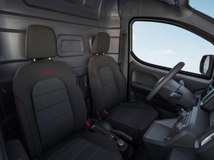 Vehículo eléctrico de nueva energía con rango de 230km 38.02kWh Batería 80KW/240NM Potencia para entrega de última milla <span class=keywords><strong>Coche</strong></span> EV - Product Image 4