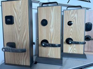 กุญแจล็อคประตูอัจฉริยะแบบอิเล็กทรอนิกส์ไร้กุญแจ รุ่น 2025NEW DSYMBOL ผลิตจากอะลูมิเนียมอัลลอยด์ รองรับระบบ <span class=keywords><strong>RFID</strong></span> ฟรี พร้อมซอฟต์แวร์ควบคุมผ่านเครือข่าย WiFi สำหรับโรงแรม - Product Image 5