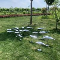 Statue et sculptures en métal de poisson pop art moderne pour piscine extérieure polie et gravée à la main
