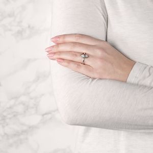 Marquise Cut Bezel Set Moissnaite Bague de fiançailles Bague d'anniversaire, Bague cadeau d'anniversaire, Bague de mariée - Product Image 4