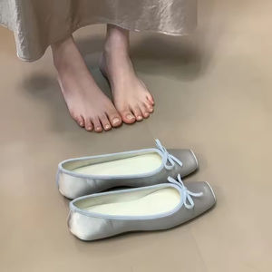 Chaussures élégantes pour les occasions festives, style cuir verni - escarpins noirs à bout pointu en soie avec sandales pour femmes - Product Image 3