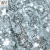 Tissu en paillettes argentées brillantes de 3 mm en PET de Nanyee Textile avec support en maille extensible 4 directions en nylon