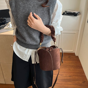 Cross-Border Women's <b>Bag</b> Spring New Design Matte Suede Basket <b>Bag</b> High-End Petal Handheld Crossbody Bucket <b>Bag</b> Tanjing - Product Image 3