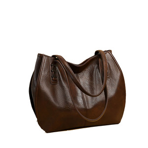 Sac Queen de luxe discret à motif matelassé, avec impression personnalisée pour commande surdimensionnée, idées d'emballage violet, citations Piel et design de citations avec code QR - Product Image 5