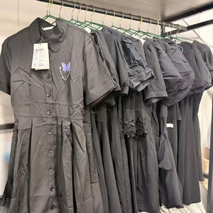 Gonna Corta Classica da Donna in Cotone Morbido Nera Elegante Usata - Seconda Mano, Stile Casual Estivo, per Donna - Negozio dell'Usato - Product Image 3