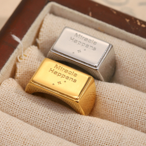 Anillo Cuadrado Dorado Dreamidea con Grabado 'Milagros Ocurren', Joyería Motivacional, Diseño Minimalista y Atrevido para Uso Diario - Product Image 2