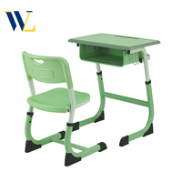 Ensemble de chaise en plastique vert moderne et de bureau en bois pour les écoles primaires - Mobilier scolaire hautement réglable, durable et écologique