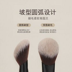 Brocha de maquillaje personalizada para colorete en crema, con fibra sintética y mango de madera, para realzar y contornear las mejillas. - Product Image 2