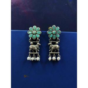 Antique-Look 2.6inch Brass <b>Silver</b>(Base) Flower <b>Earrings</b> Handmade Bulk Product with <b>Pearl</b> Oxidized Polish for Casual Party Wear - Product Image 3