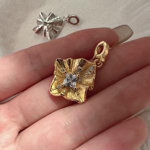 Pendentif en argent pur S925, style français léger, élégant, tempérament artistique, simplicité, motif plissé, matériau principal en or - Product Image 4