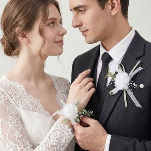 Bouquets de poignet pour demoiselles d'honneur, accessoires de robe de soirée sur le thème de la forêt pour fête de remise de diplôme, avec une touche haut de gamme - Product Image 4