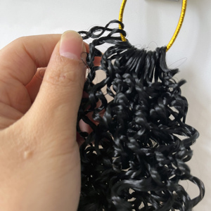 Cheveux à tresser au crochet Yanky Twist de 12 pouces |   Fibre haute température, douce, légère, torsadée à ressort - Product Image 2