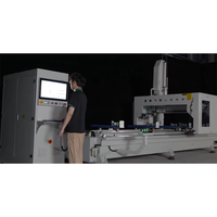 Centre d'usinage CNC 4 axes OUWO 7000 mm pour le perçage, le fraisage et le chanfreinage de profilés en aluminium robustes pour l'industrie des fenêtres et des portes