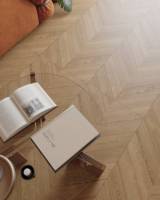 Carreaux de sol en bande de bois finition mate Porcelaine aspect bois rustique pour salle de bain Accent à chevrons en céramique avec fonction antidérapante