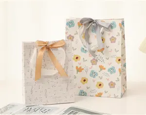 Pembe küçük çiçek süper sevimli pembe gül çiçek küçük çiçek desen mat laminasyon ile hediye çantası şerit yay dekor