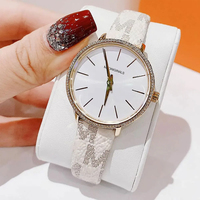 Montre pour femme coréenne en acier inoxydable or rose avec bracelet en PVC, cadran analogique simple à quartz, chronographe et affichage à double aiguille, lunette