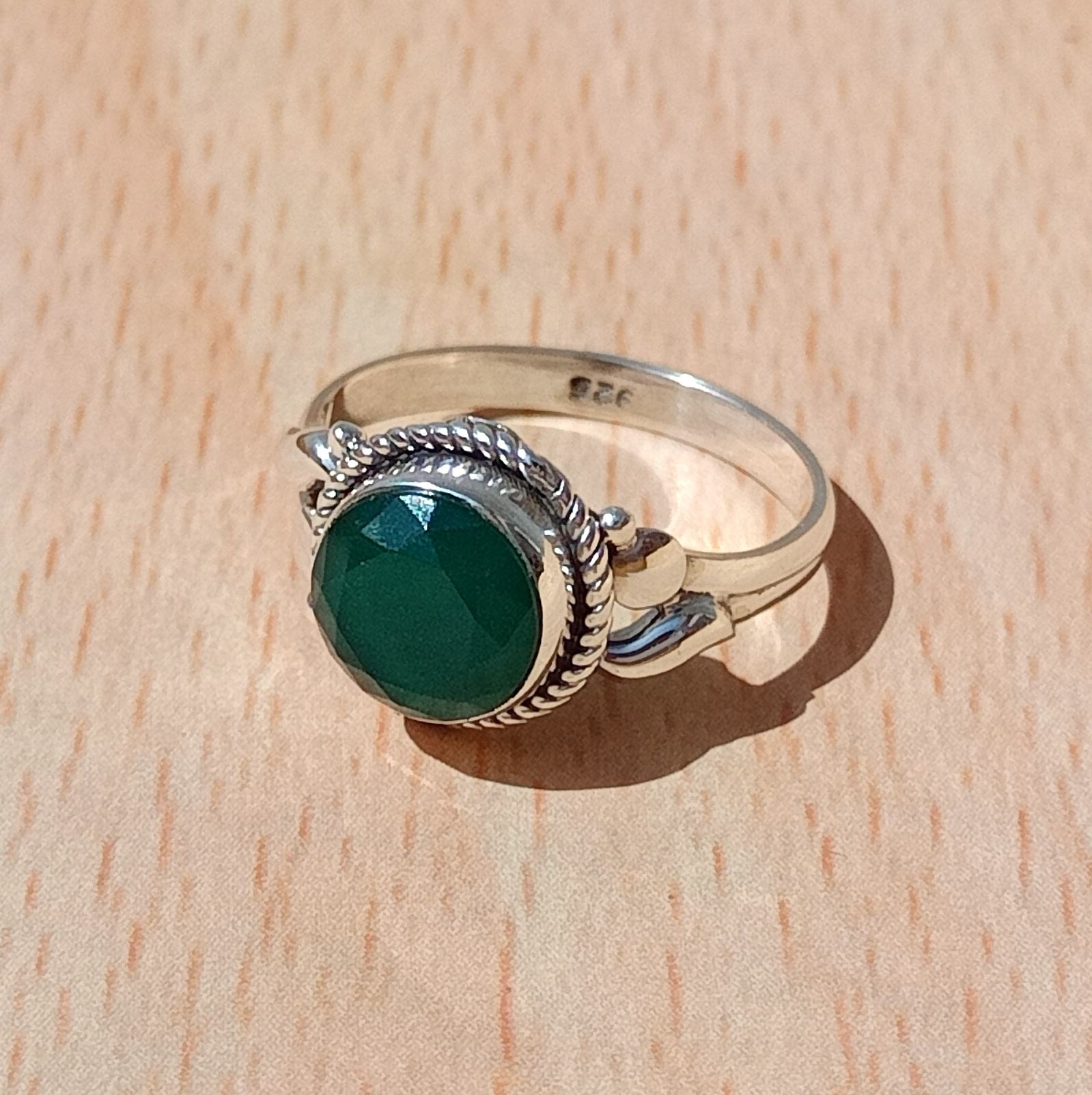 สีเขียว