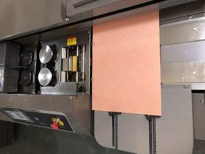 Machine à relier à colle avant C70 A3 taille 440mm longueur 60mm épaisseur avec écran de <span class=keywords><strong>7</strong></span> pouces 250-350 livres/h avec colle latérale - Product Image 6