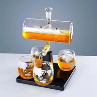 Ensemble de carafe à whisky moderne en forme de bateau, 4 verres, verre de qualité supérieure, base en bois, carafe à liqueur 1000 ml, articles de bar élégants, cadeau de fête pour