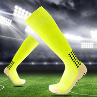 Chaussettes de football respirantes et antidérapantes pour adultes, avec logo personnalisé, en tricot épais, pour l'entraînement et le sport, de la marque Start Up Brand Support.