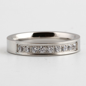 Bague en acier argenté et or 4MM sertie de zircons pavés, bijou unisexe pour usage quotidien - Product Image 4