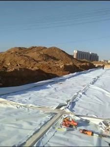 <span class=keywords><strong>300g</strong></span> <span class=keywords><strong>noir</strong></span> et blanc stabilisation du sol géotissu PET HDPE matériau <span class=keywords><strong>géotextile</strong></span> non tissé pour les lits de route couvrant le sol - Product Image 5