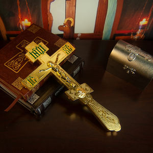 ไม้กางเขนพระเยซูเคลือบโลหะ HT เรืองแสงในที่มืด วางบนฐาน สำหรับตกแต่งบ้านและโบสถ์ - Product Image 2