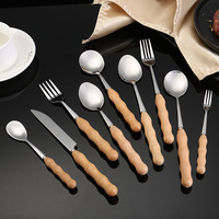 Couteau, fourchette et cuillère en acier inoxydable Ensemble de vaisselle occidentale Manche en hêtre Fourchette à fruits Cuillère à dessert pour crème glacée Couteau à steak
