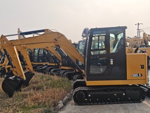 Escavatore Cingolato Compatto CAT305.5 da 5,5 Tonnellate per Uso Agricolo con Braccio Laterale a Basso Costo Operativo - Product Image 3