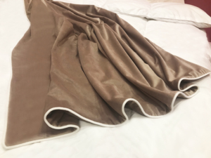 Bán Buôn Đơn Giản Rắn Màu Đen Lông Cừu Flannel Chăn 100% Polyester Dệt Kim Nhung Ném Cho Tất Cả Các Mùa Đồng Bằng Phong Cách Hot Bán - Product Image 6