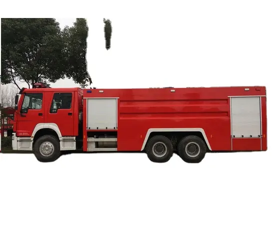 Sinotruk 8*4ディーゼルポンプ消防車フィリピンでの販売新条件マニュアルトランスミッション8000Lタンク