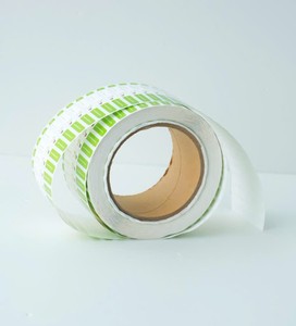 Pegatinas impermeables brillantes Impresión de etiquetas adhesivas personalizadas Soporte OEM para etiquetas de embalaje Marca privada - Product Image 1