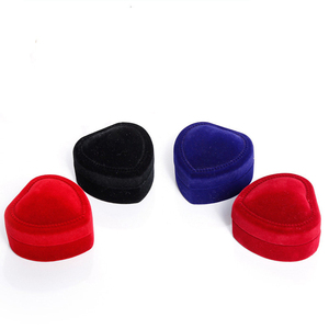 <span class=keywords><strong>Caja</strong></span> de joyería pequeña con bisagra de terciopelo en forma de corazón rojo de ante - Product Image 1