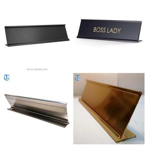 Plaque de nom en aluminium gravée, plaque de nom murale avec support en aluminium et logo d'entreprise et nom personnel en option - Product Image 1