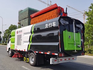 Camion de voirie ISUZU 5M3 pour la récupération complète des boues et le lavage en profondeur des entrées de chantier après la construction - Product Image 5