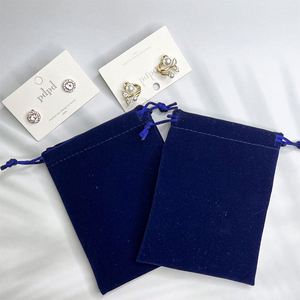 Sacs cadeaux en velours bleu personnalisés avec logo, en gros, pour bijoux, emballages textiles recyclables - Product Image 1