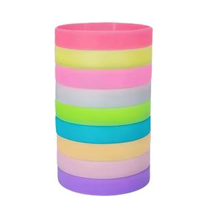 Pulsera de silicona que brilla en la oscuridad, redonda, colorida, resistente al agua, para correr de noche al aire libre, joyería de moda, pulseras promocionales - Product Image 3