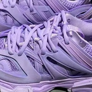 Vente directe d'usine de chaussures de sport de luxe pour hommes, de couleur violette, avec semelles épaisses, empeigne en mesh respirant, et chaussures de tennis. - Product Image 2