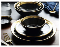 Vaisselle de luxe en porcelaine noire de haute qualité avec bord doré Assiette noire en porcelaine de luxe chic pour mariage