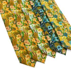 Corbata <span class=keywords><strong>de</strong></span> algodón personalizada para <span class=keywords><strong>hombre</strong></span> con diseño <span class=keywords><strong>de</strong></span> rosas salvajes vintage en tonos naranja y amarillo - Product Image 3