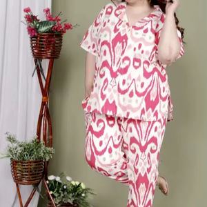 Chemises de nuit pour femmes grandes tailles à taille élastique, brodées, motif uni, séchage rapide, col en V, coupe ample, confortables, longueur short - Product Image 1