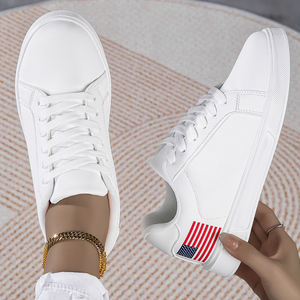 Logo personnalisé Vente en gros Chaussures de skateboard de style américain usagées avec drapeaux des États-Unis pour la marche Baskets décontractées blanches pour femmes et hommes - Product Image 3