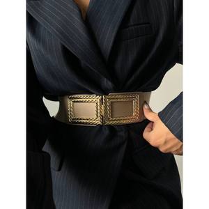 Cinturón elástico para mujer con hebilla dorada en forma de caja, cinturón metálico formal para atuendos elegantes - Product Image 2