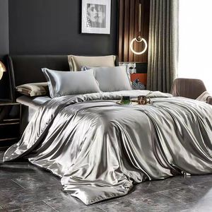Parure de lit quatre pièces en soie de mûrier, couleur unie, rafraîchissante, pour usage domestique, comprenant drap, taie d'oreiller et housse de couette - Product Image 1