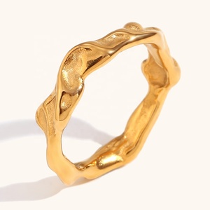 ディンランミニマリストジュエリー不規則な波の形のリングPVD金メッキステンレス鋼の女性のリング - Product Image 1