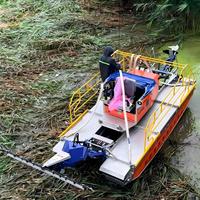 Bateau amphibie multifonctionnel pour la récolte des roseaux, la coupe de l'herbe des lacs et la gestion des zones humides.