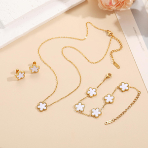 Collar de Acero Inoxidable Chapado en Oro de 18K con Flor de Trébol de Cinco Hojas de la Marca Five Leaf, Juego de Joyería con Aretes de Trébol de Cinco Hojas para Mujer - Product Image 3