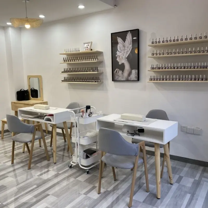 Alta calidad, luz de lujo, belleza moderna, equipo profesional, muebles de salón, mesa de manicura de uñas con sillas