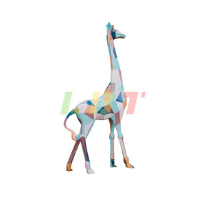 Escultura de Jirafa Pintada en Fibra de Vidrio Libite, Decoración Abstracta Geométrica para Jardín y Exteriores, Figura Animal Hecha a Mano y Personalizada - Product Image 5