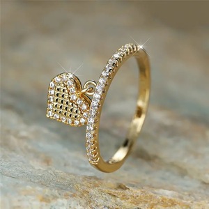 Anello con Ciondolo a Forma di Cuore, Design Creativo per Donne - Product Image 6